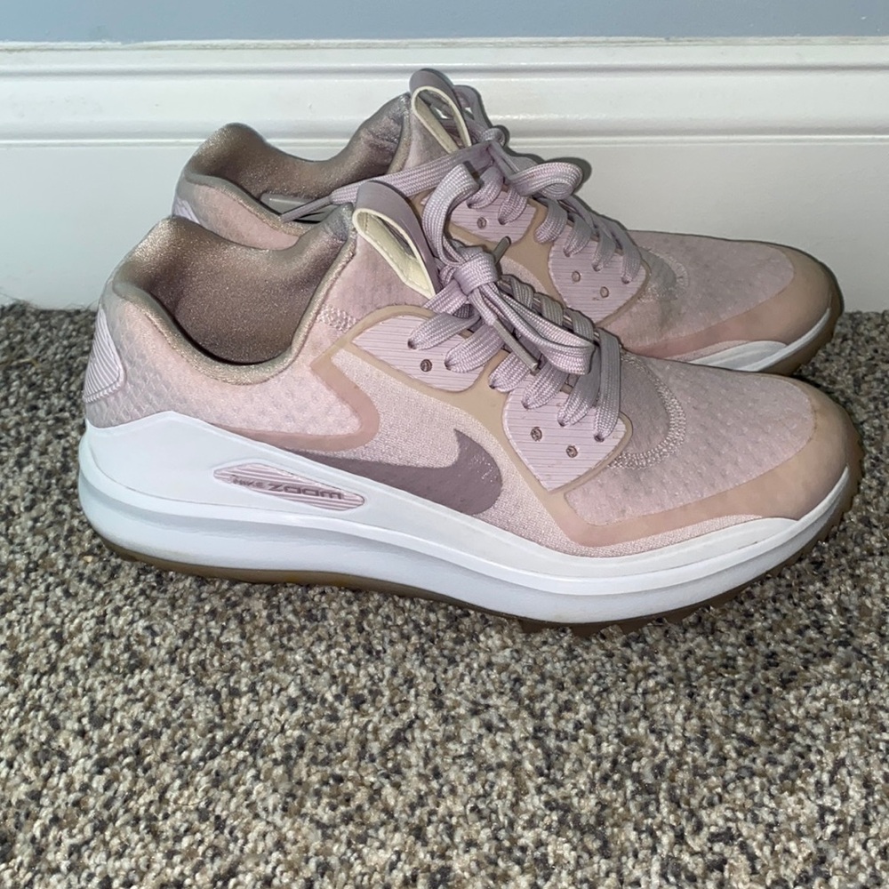 Light pink Nike Zoom sneakers